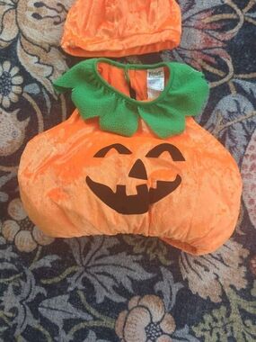 Spirit Orange Pumpkin Jack-O'-Lantern Costume with Green Leaf Collar